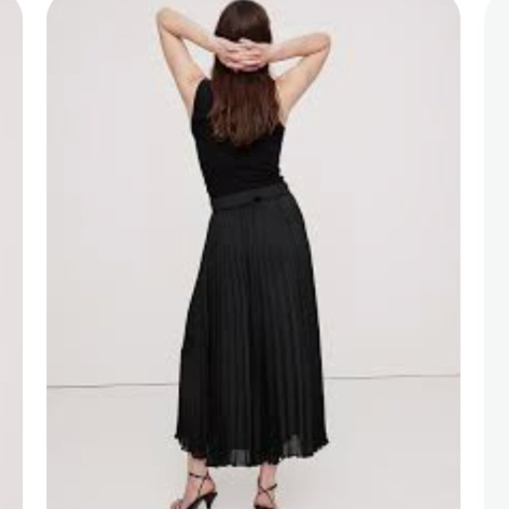 Banana Republic Black Crinkle Pleated Hi-Lo Midi Skirt - Size 12 - Like New